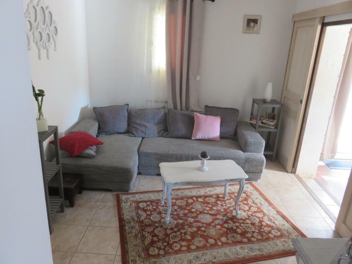 Charmant Appartement Saint Gely Cornillon Exterior foto